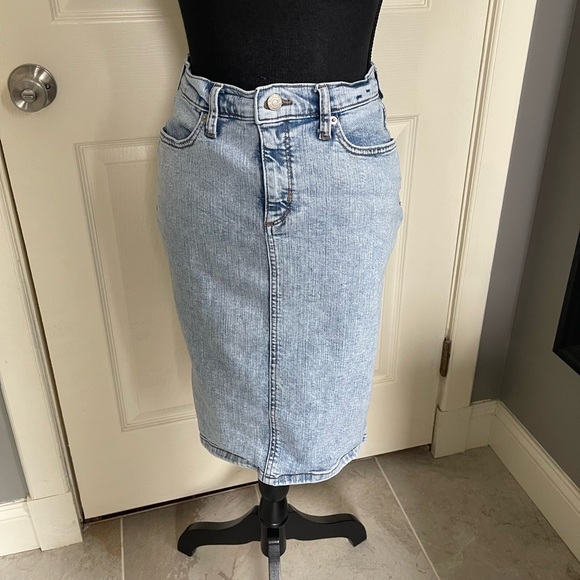 Banana Republic Dresses & Skirts - Banana Republic Denim Skirt